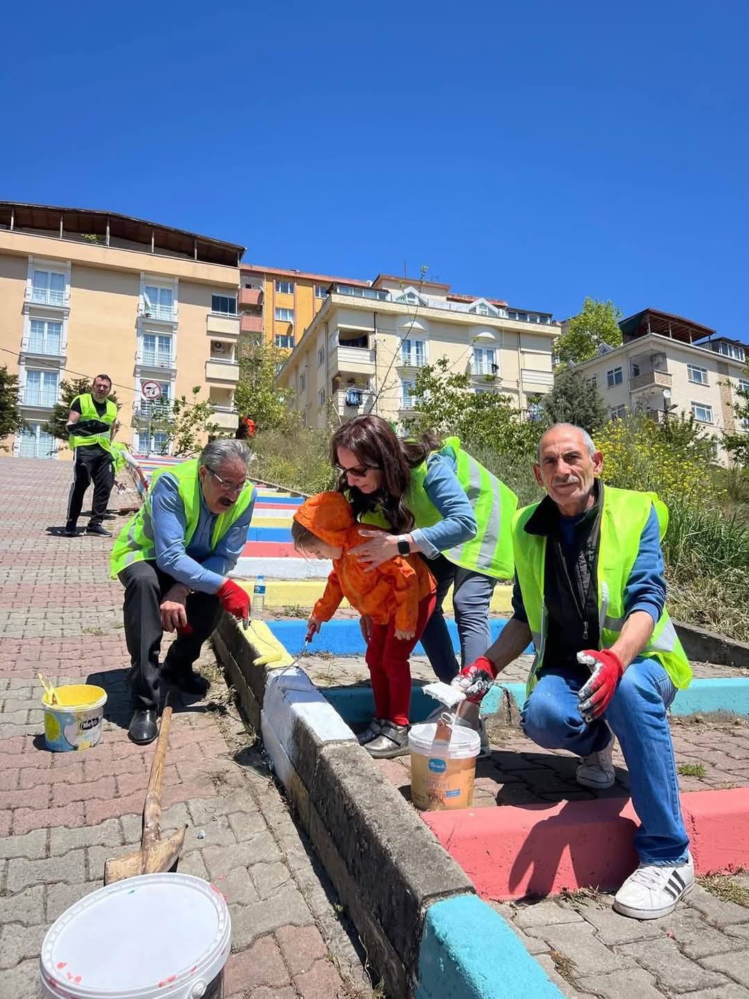 İNÖNÜ MAHALLESİ’NDE “MAHALLEMİZİ RENKLENDİRİYORUZ” ETKİNLİĞİ GERÇEKLEŞTİ