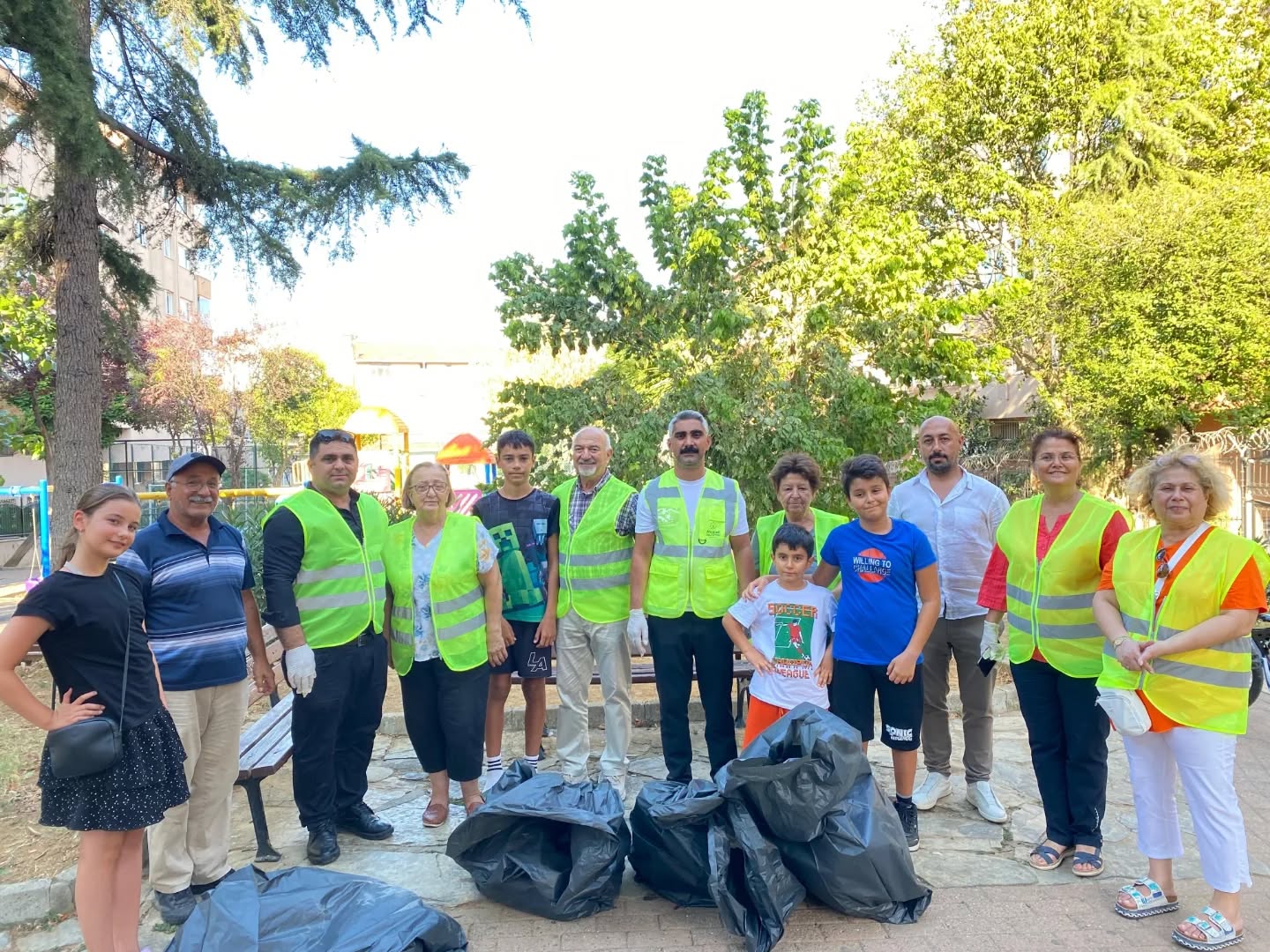 “TEMİZ ATAŞEHİR” ETKİNLİĞİ FETİH MAHALLESİ’NDE GERÇEKLEŞTİRİLDİ