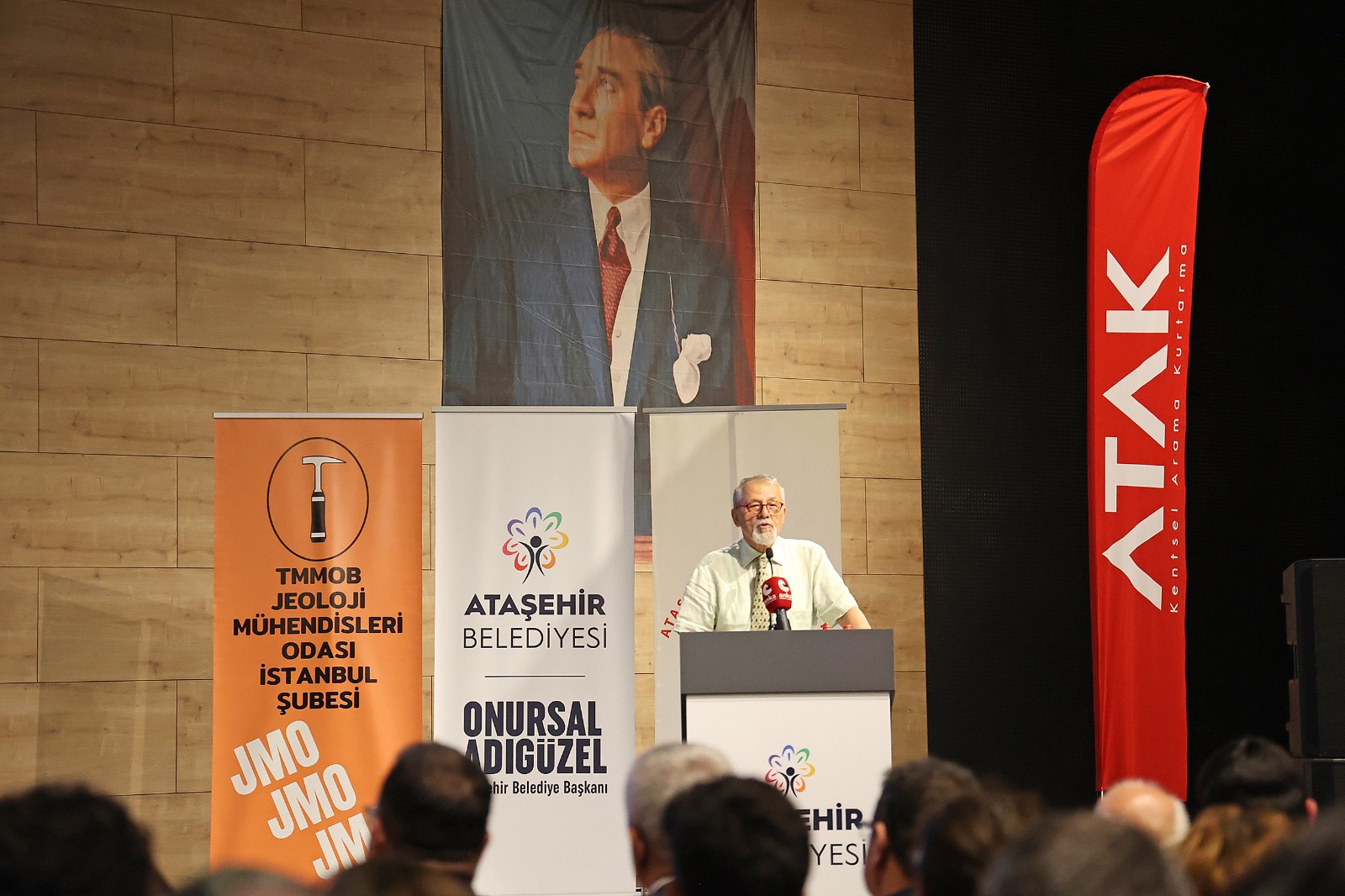 ATAŞEHİR’DE “DEPREM DİRENÇLİ KENT” SÖYLEŞİSİ: PROF. DR. NACİ GÖRÜR’DEN ÖNEMLİ UYARILAR