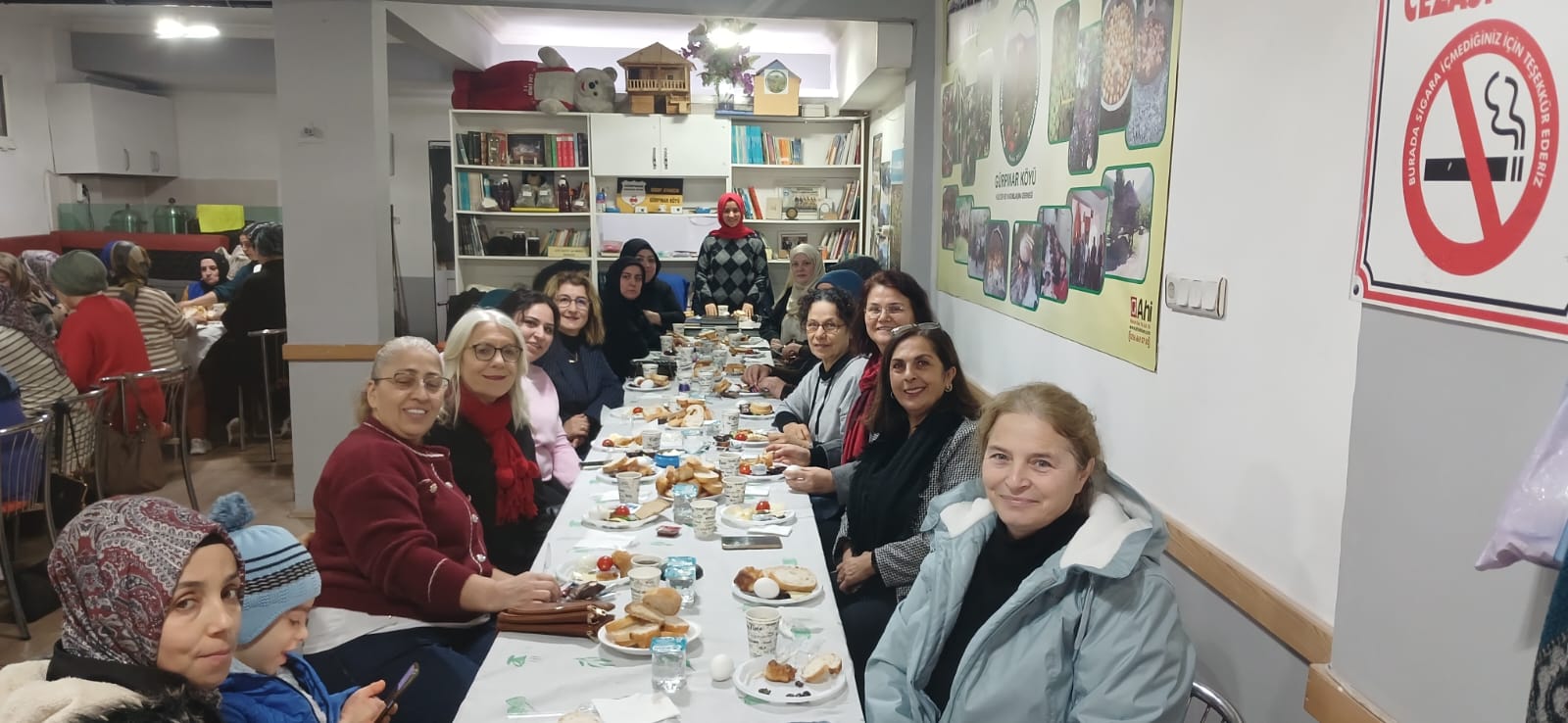 Ataşehir Kent Konseyi Kadın Meclisi, Yeni Çamlıca Mahalle Buluşması'na Katıldı