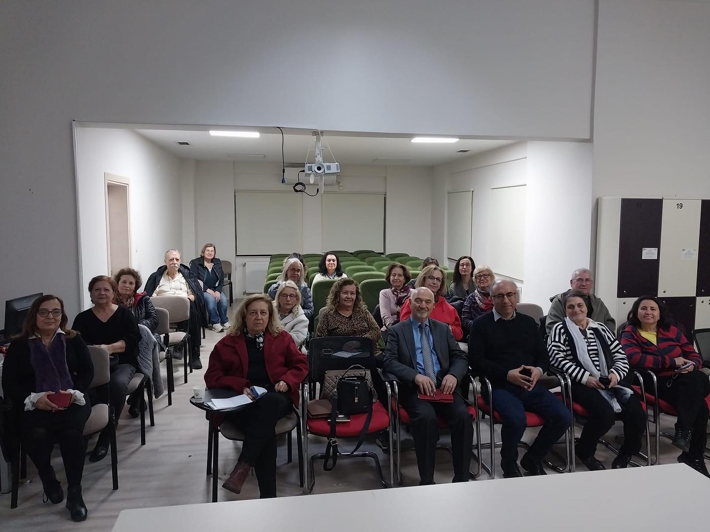 ATATÜRK MAHALLESİ KİTAP KULÜBÜ’NDE ANLAMLI BULUŞMA: PAYLAŞIM VE SOHBET DOLU KEYİFLİ SÖYLEŞİ